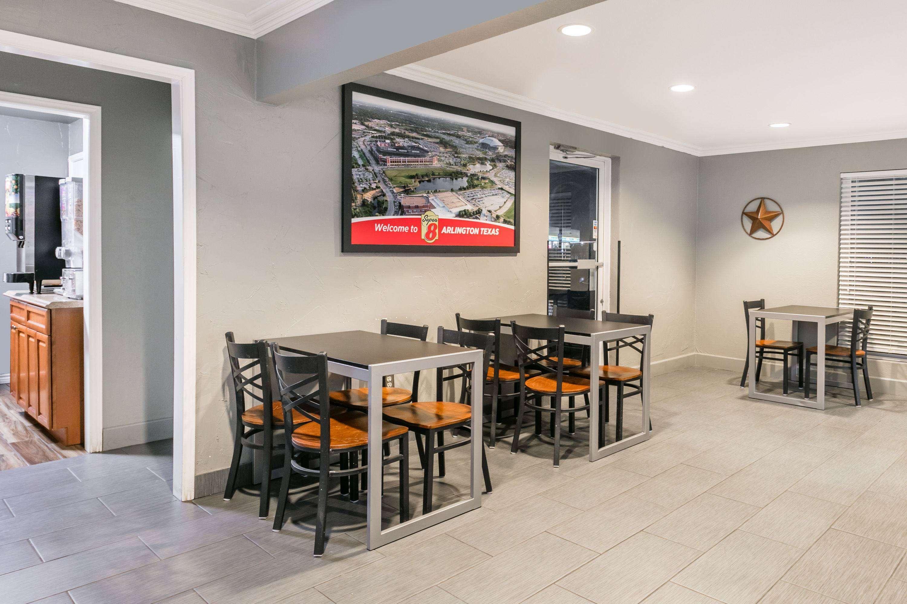 Super 8 By Wyndham Arlington Near At&T Stadium Extérieur photo