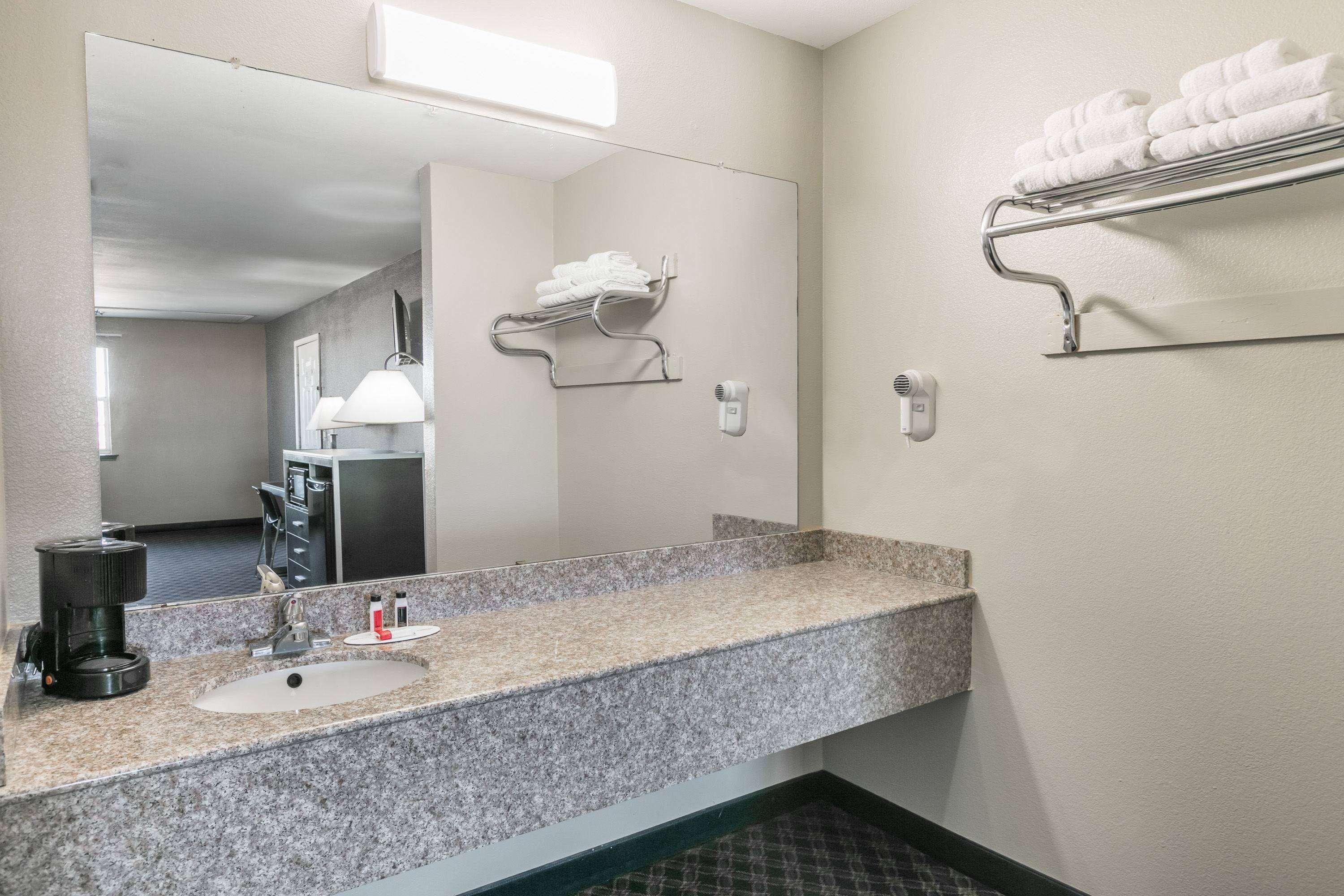 Super 8 By Wyndham Arlington Near At&T Stadium Extérieur photo
