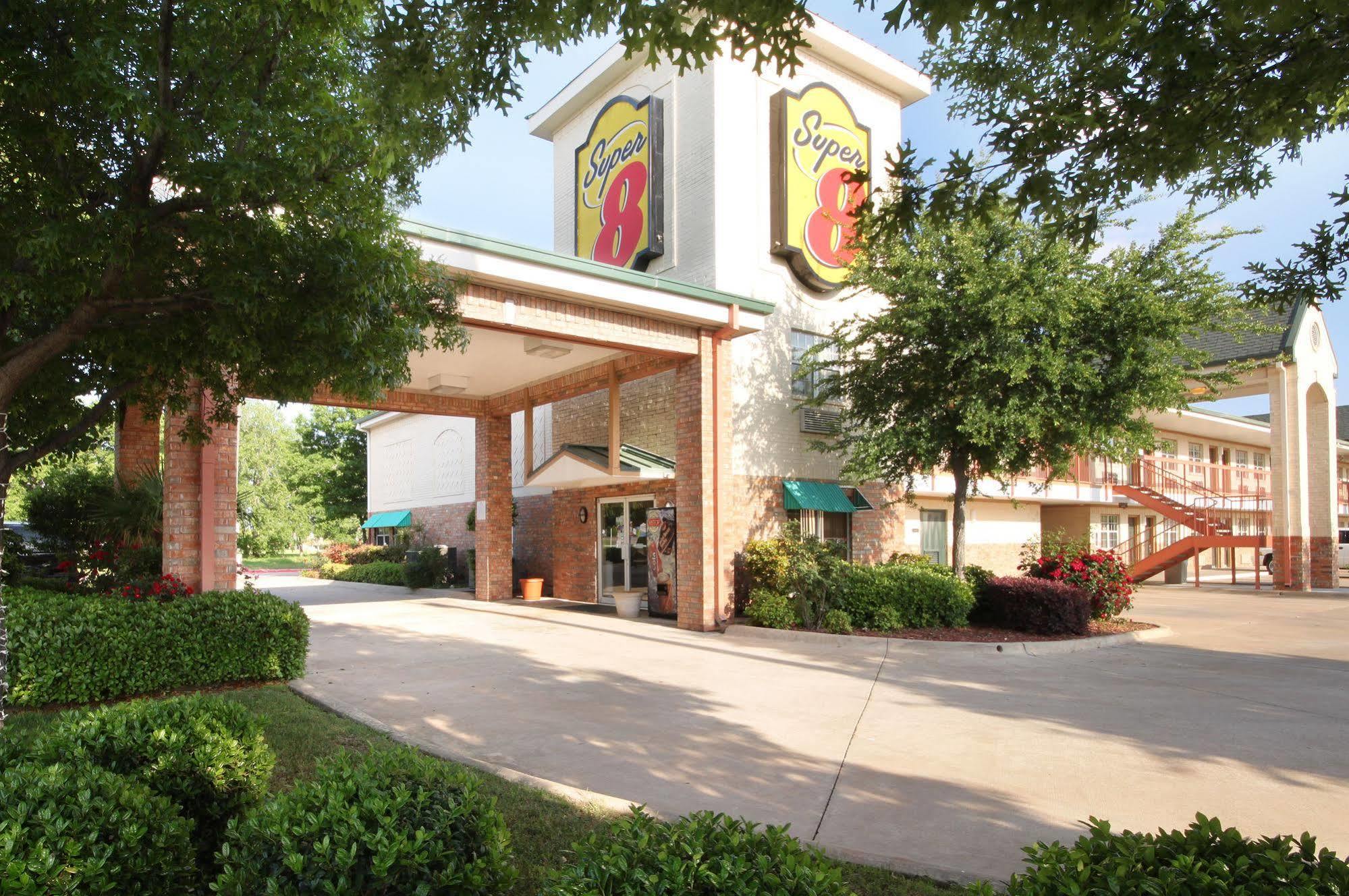 Super 8 By Wyndham Arlington Near At&T Stadium Extérieur photo