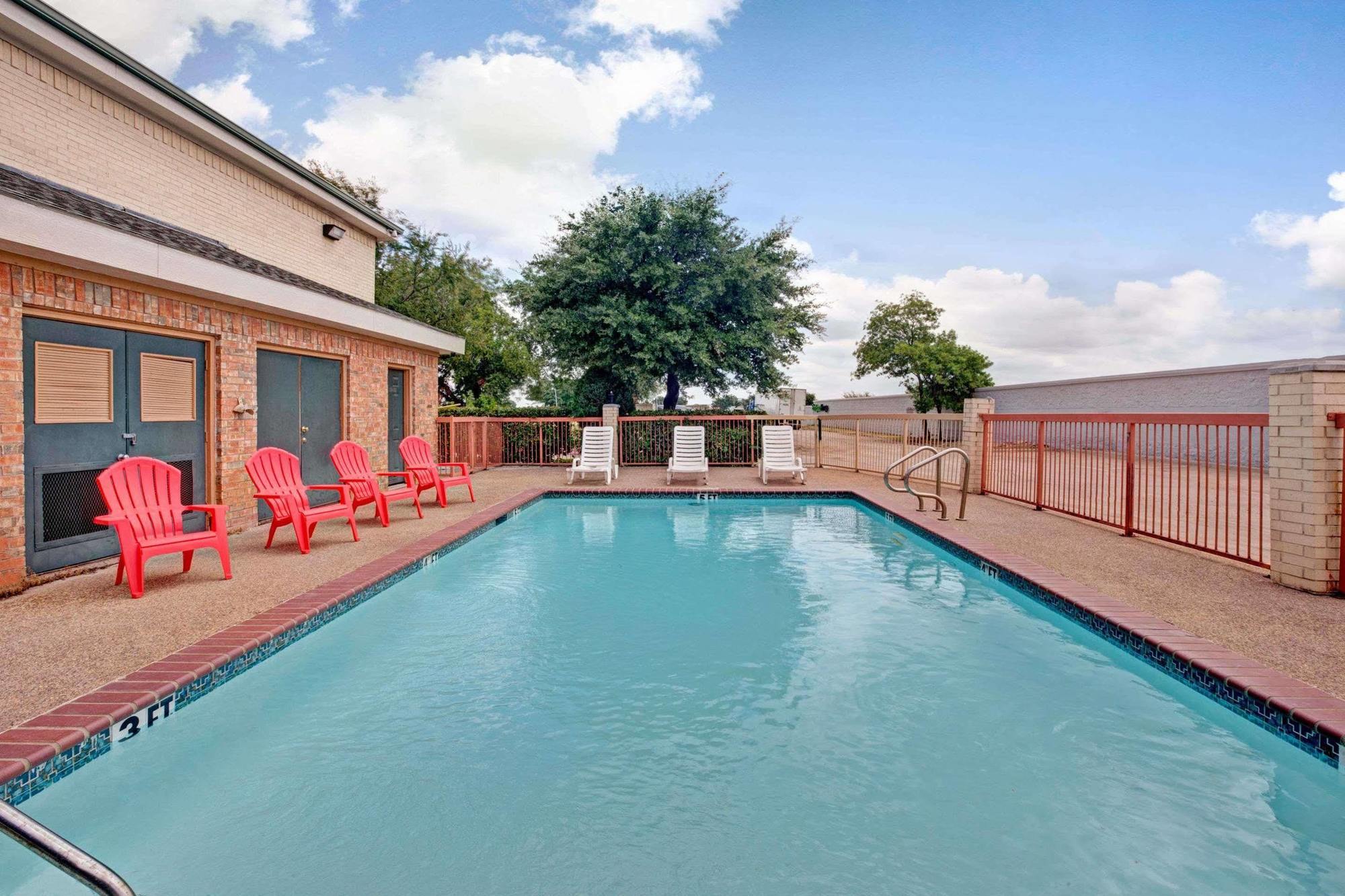 Super 8 By Wyndham Arlington Near At&T Stadium Extérieur photo