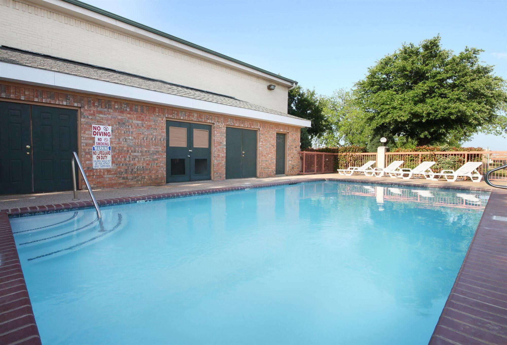 Super 8 By Wyndham Arlington Near At&T Stadium Extérieur photo